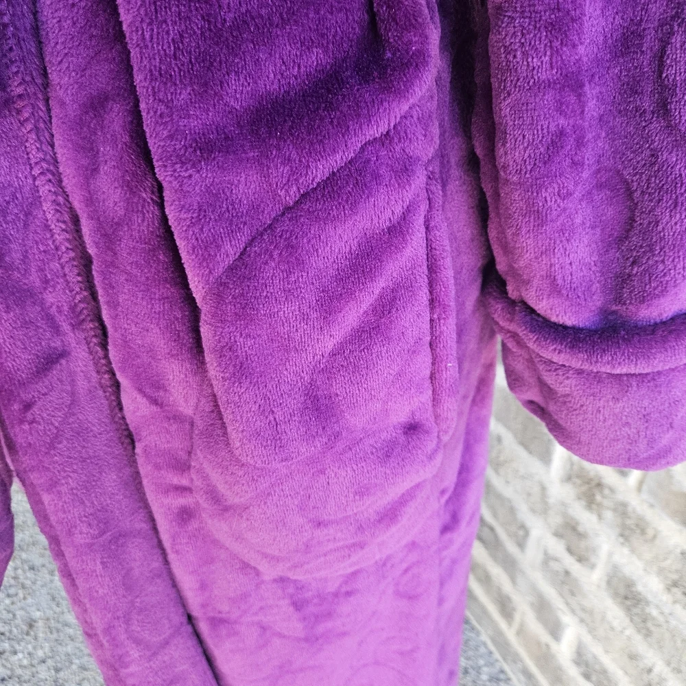 Signature Jasmine Rose Floral‎ Embossed Purple Robe Women’s Size Small